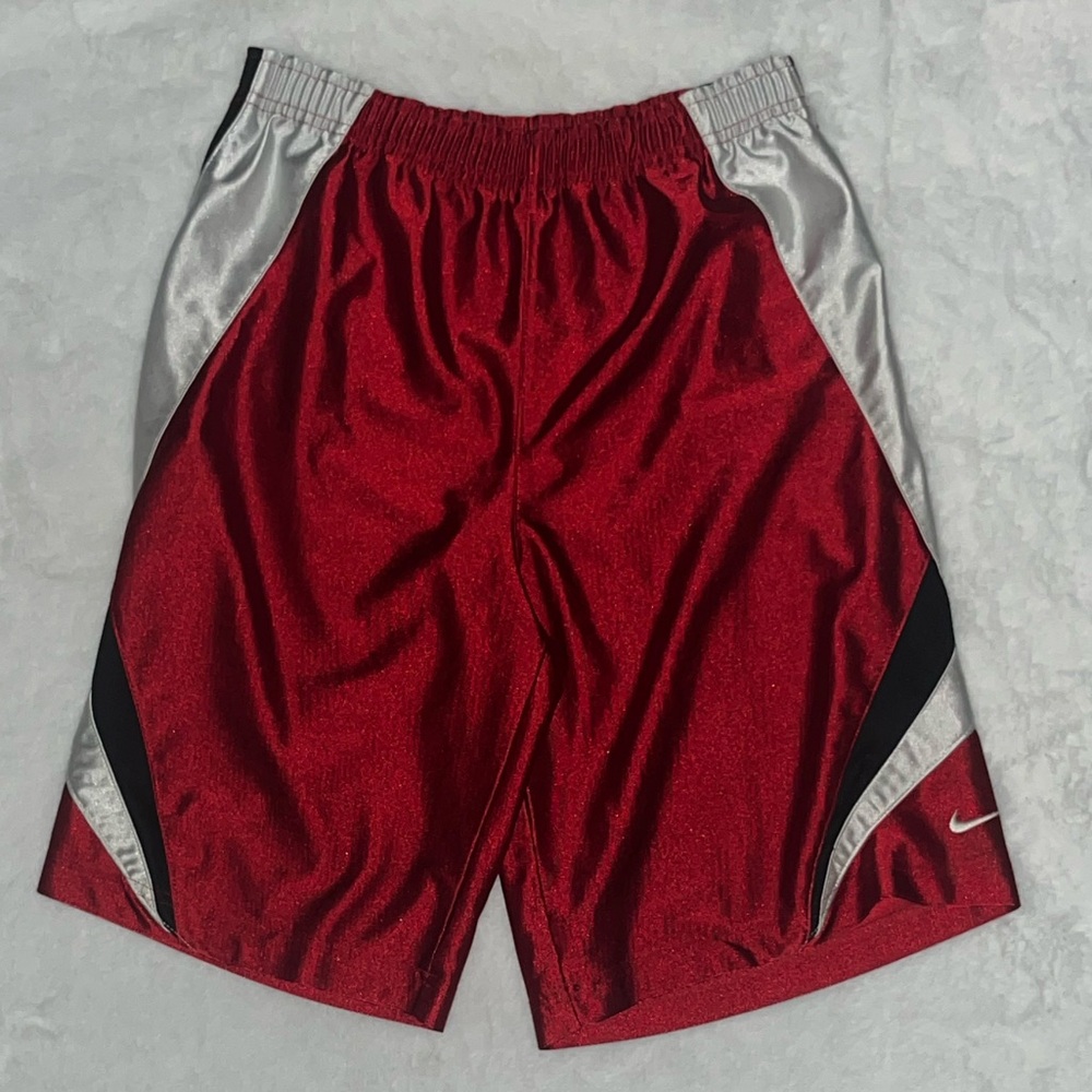 Men’s Nike shorts size(M) (read⬇️)